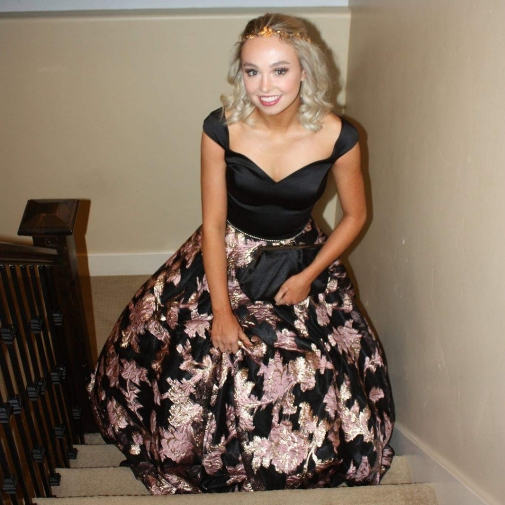 Ypsilon Prom Dress - Picture 3 of 8